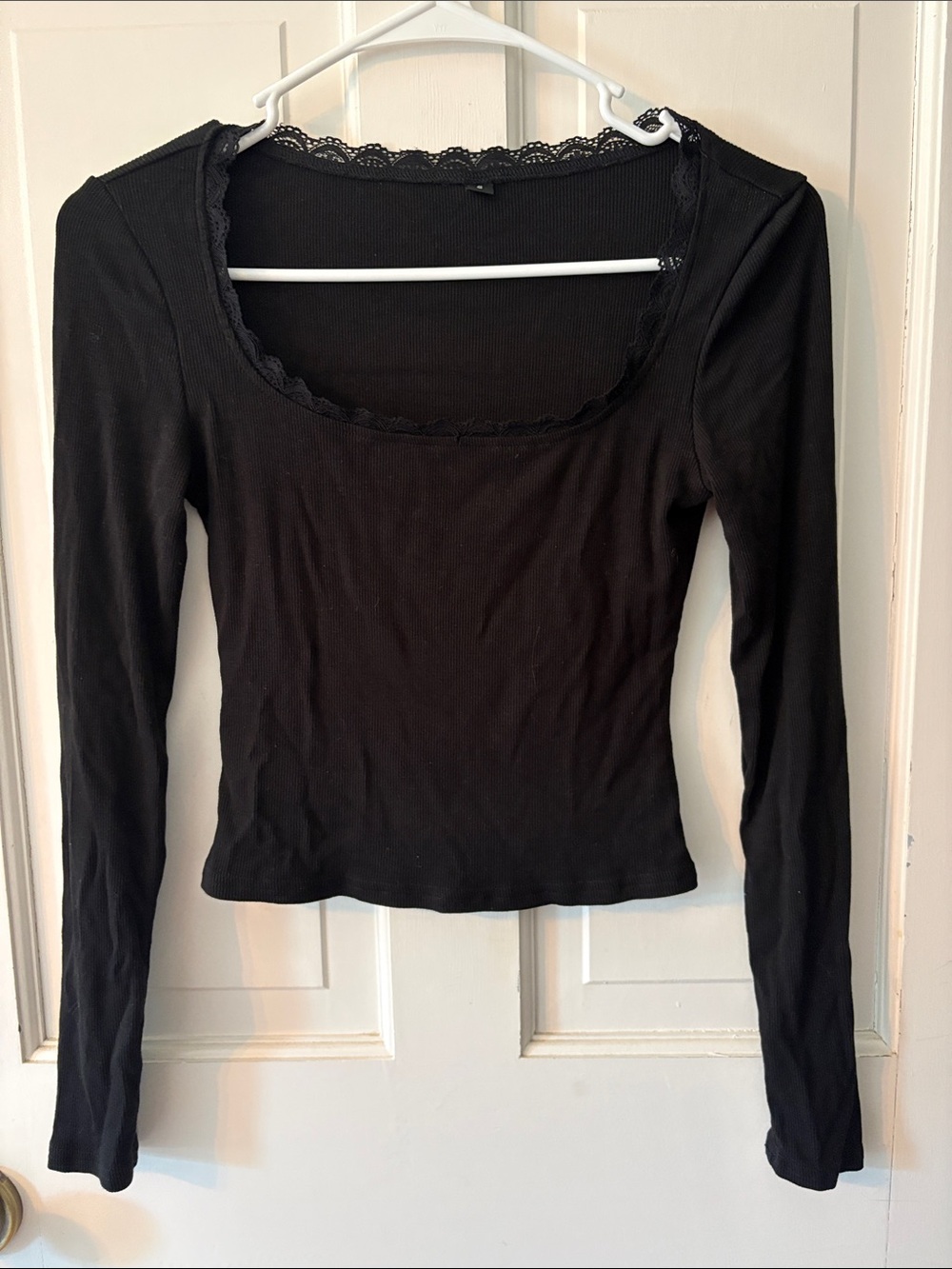 Black Long-Sleeve Scoop Neck Crop Top